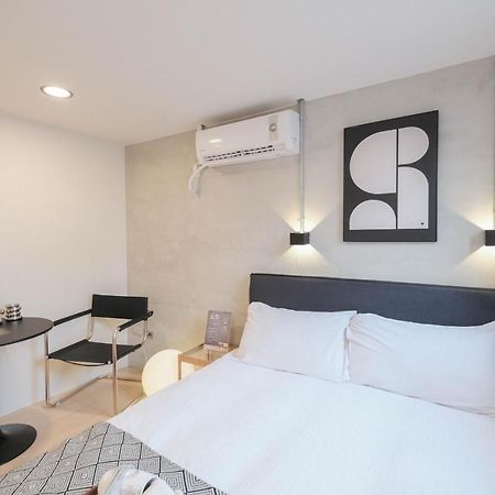 七七漫旅 Seven77 Apartment Tainan Bagian luar foto