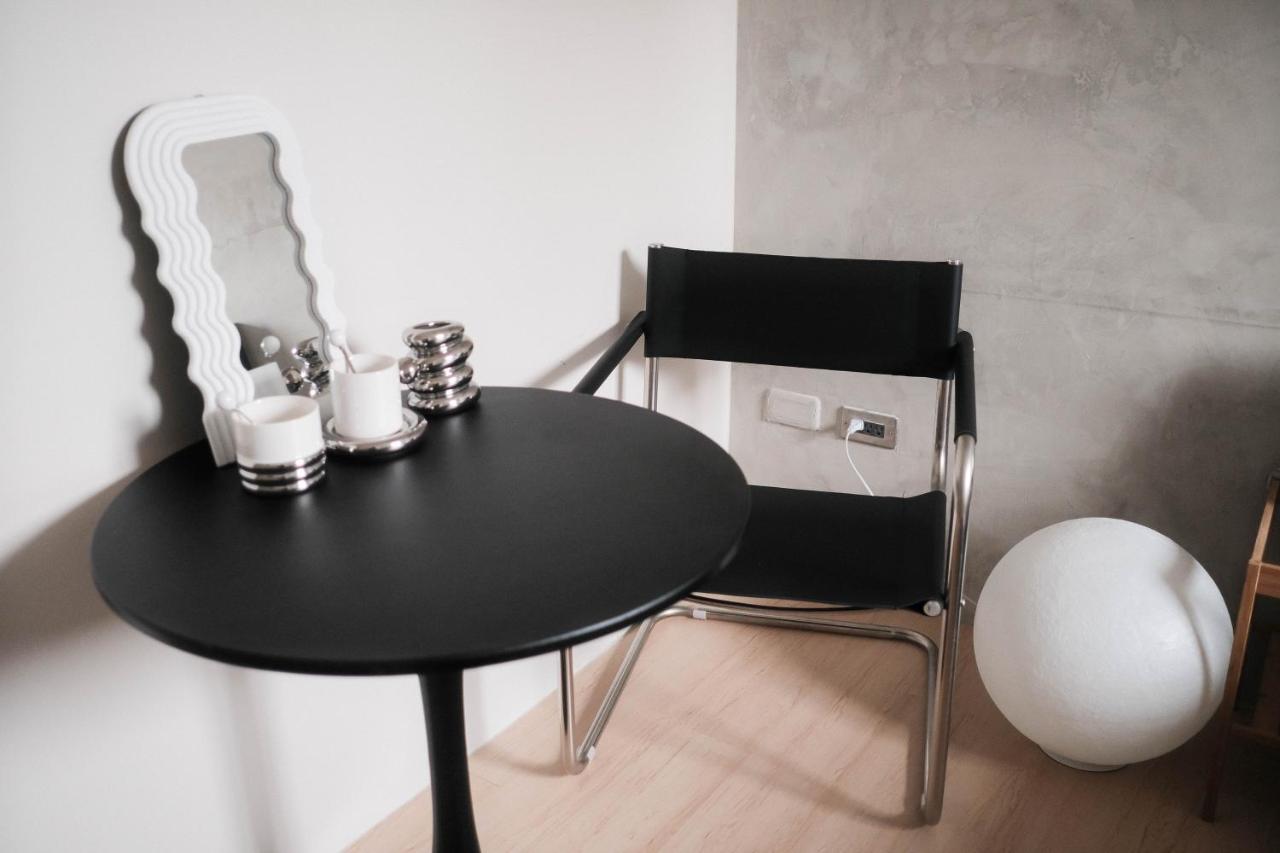 七七漫旅 Seven77 Apartment Tainan Bagian luar foto