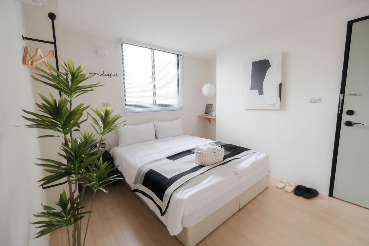 七七漫旅 Seven77 Apartment Tainan Bagian luar foto