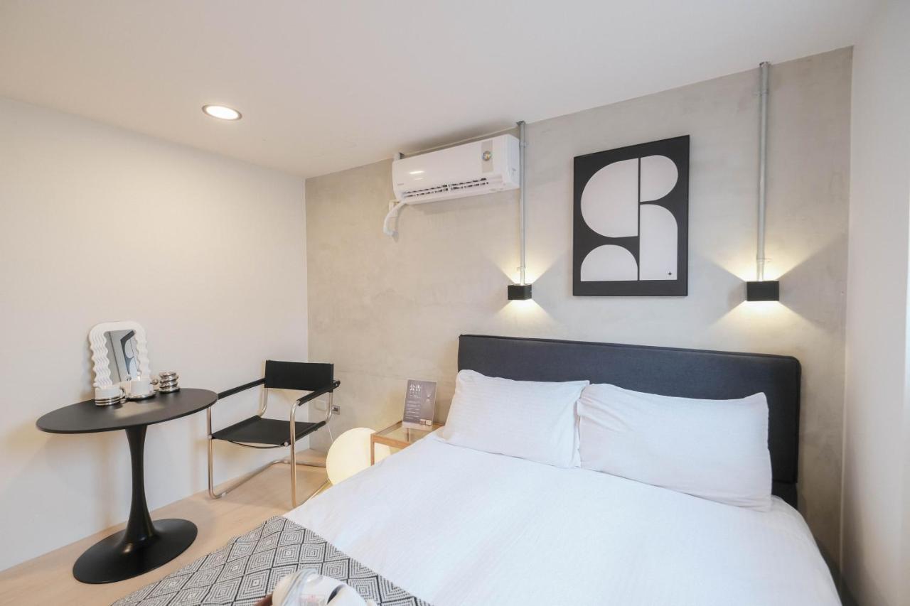 七七漫旅 Seven77 Apartment Tainan Bagian luar foto
