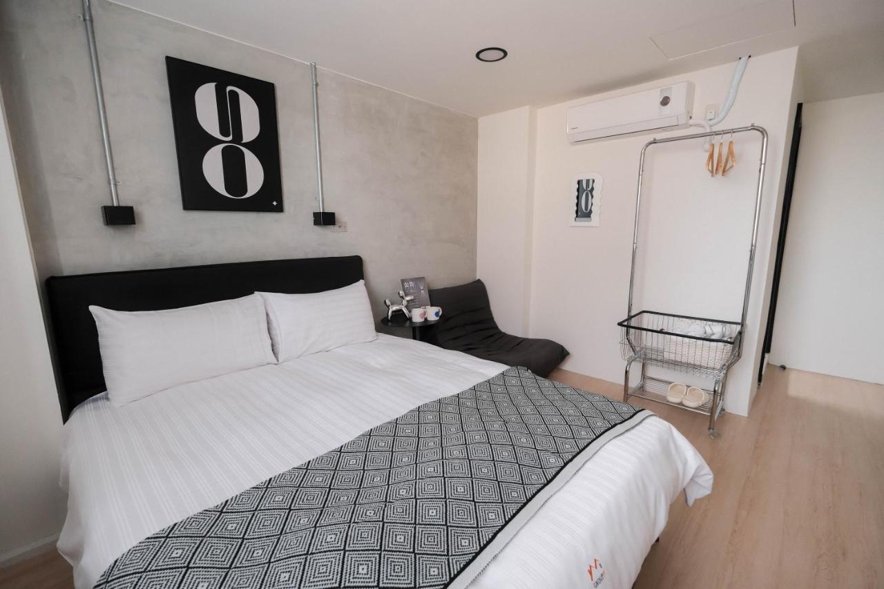 七七漫旅 Seven77 Apartment Tainan Bagian luar foto