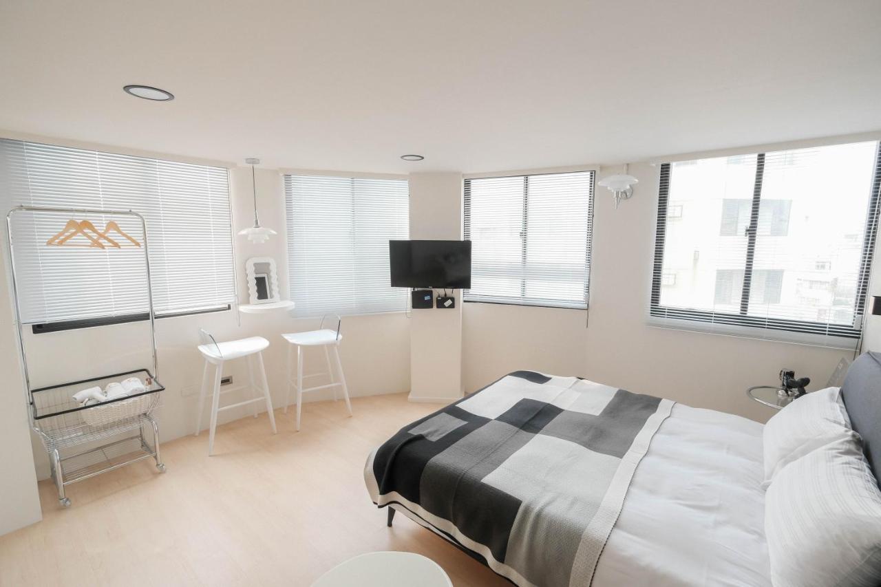 七七漫旅 Seven77 Apartment Tainan Bagian luar foto