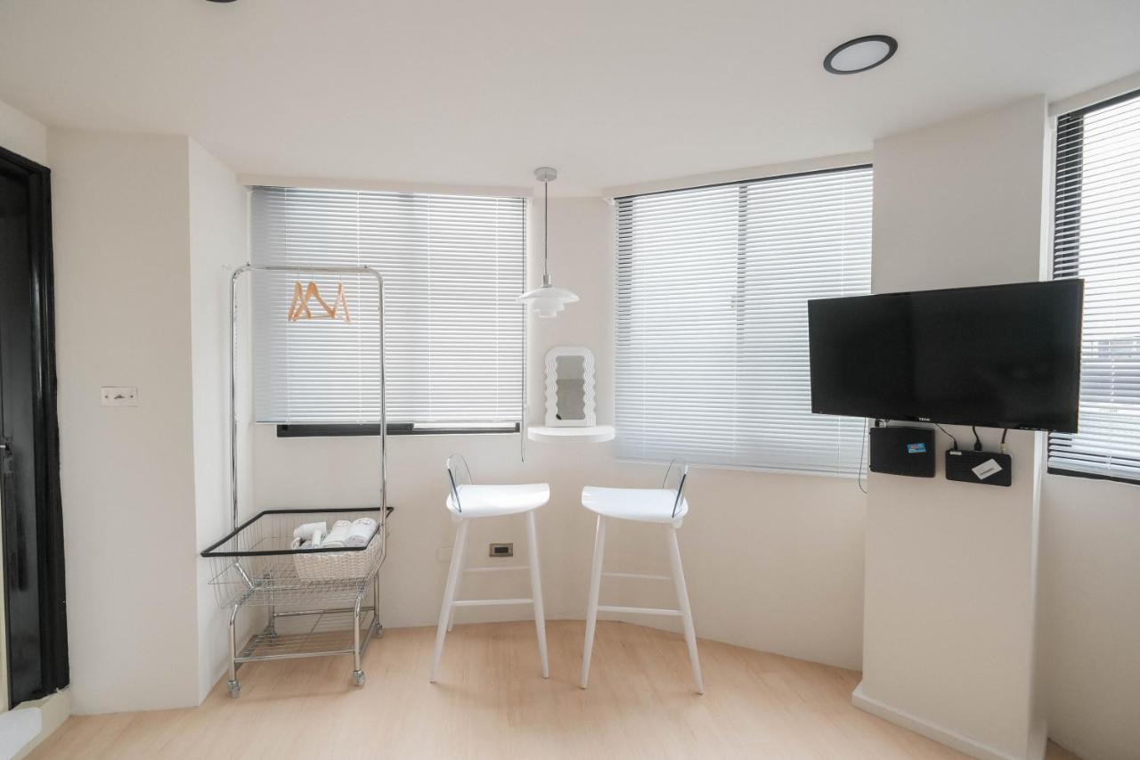 七七漫旅 Seven77 Apartment Tainan Bagian luar foto