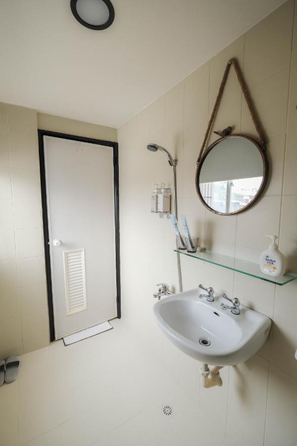 七七漫旅 Seven77 Apartment Tainan Bagian luar foto
