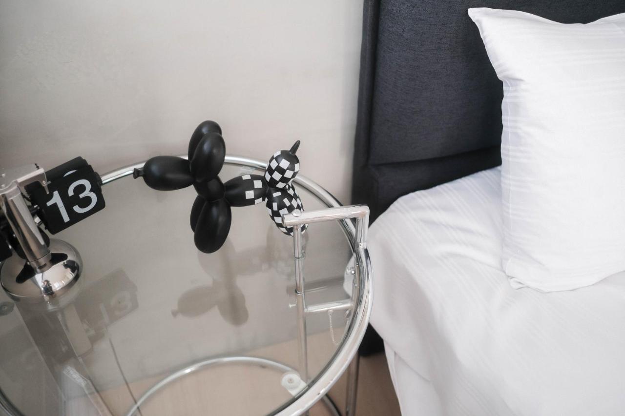 七七漫旅 Seven77 Apartment Tainan Bagian luar foto