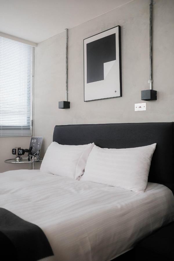 七七漫旅 Seven77 Apartment Tainan Bagian luar foto